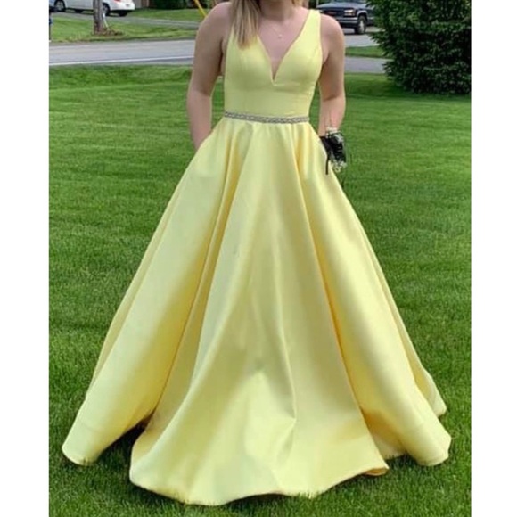 Prom Dress ! - Picture 2 of 4